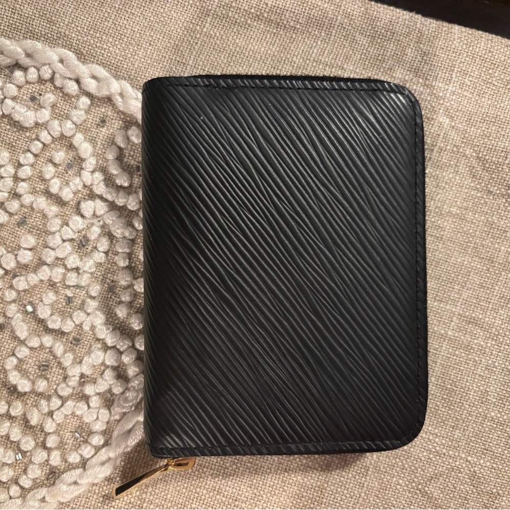 Louis Vuitton Zippy Wallet Love Lock Black Epi Leather - Picture 3 of 9
